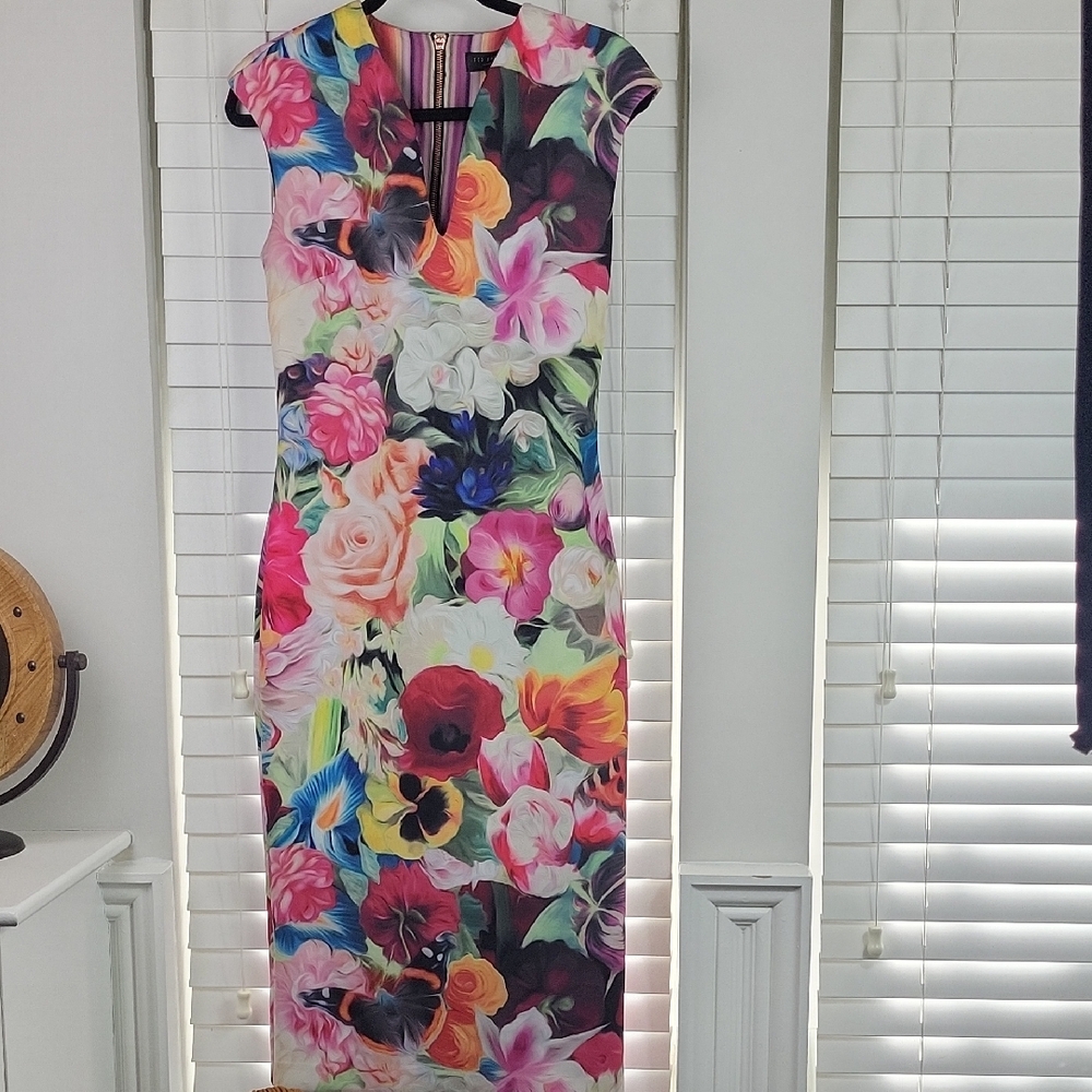Ted Baker Floral Sleeveless Flattering Scuba‎ Floral Dress. Size 2